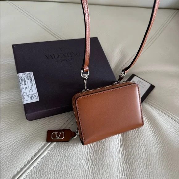 LOW START!! Valentino Garavani wallet V logo on zipper pull with removable strap - Picture 11 of 13